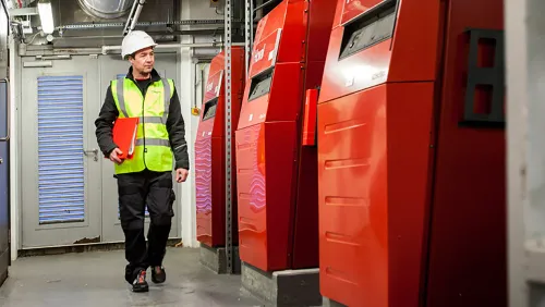 Corrigenda employee in high-vis